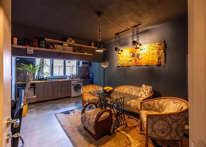 The Cave Vintage Apartment, City, Bulgaria * فارنا