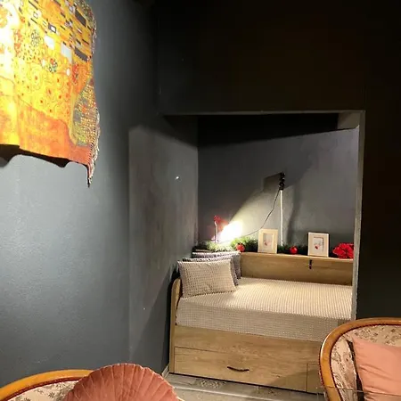 The Cave Vintage Apartment, City, Bulgaria 아파트 바르나